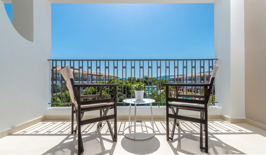 Bitzaro Grande Hotel & Suites Kalamákion Extérieur photo